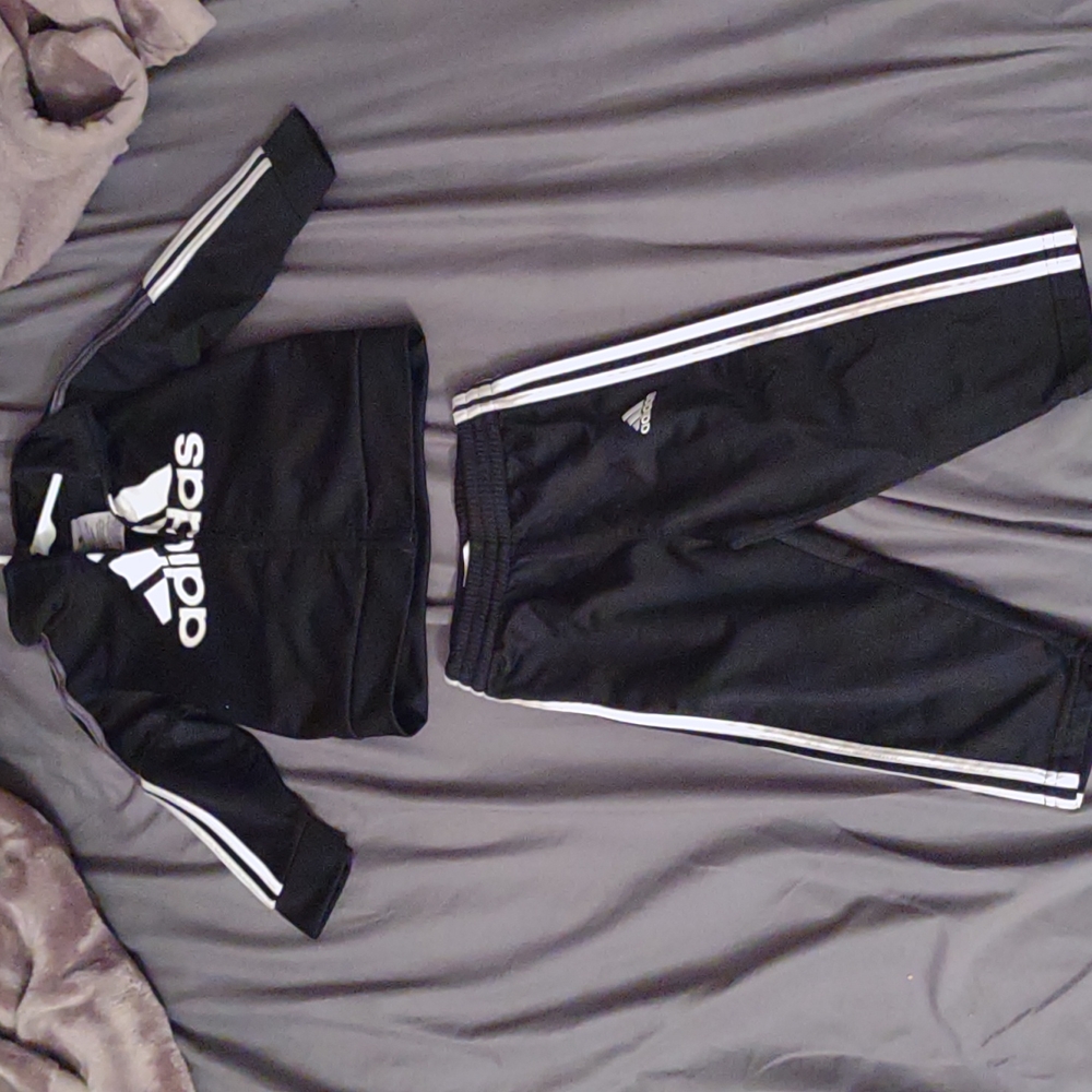 Adidas kids jump suit 2pc like new size 12m